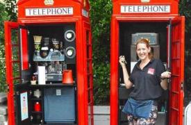英标志性红色电话亭逐渐废弃 改造成咖啡屋