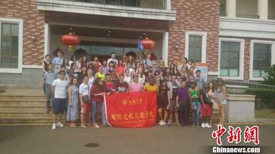 近200名留学生到海南澄迈县实地参观交流
