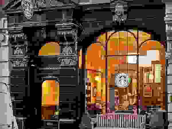 伦敦星巴克咖啡店