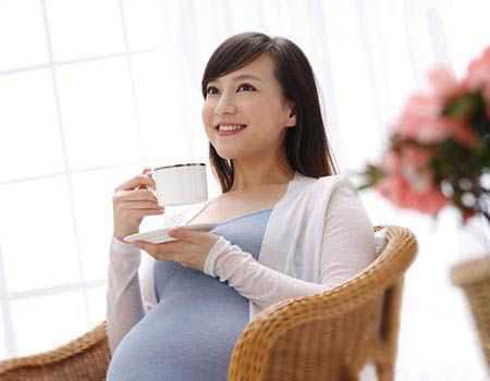 孕妇喝咖啡