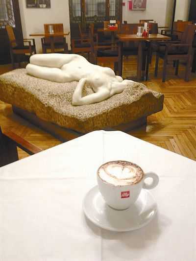 西班牙美术宫有约100年历史的咖啡厅