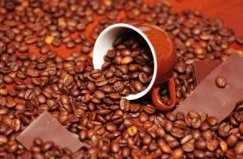 咖啡豆价格一年跌 33%，为何星巴克拿铁只涨不跌?