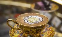 哈萨克斯坦酒店推出土豪金点缀花式咖啡