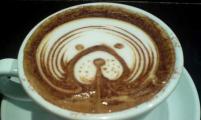 用咖啡作画，“嗨皮团”成员体验国外流行艺术
