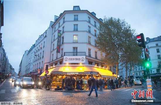 法国巴黎遭恐袭咖啡馆重新开放1