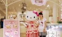 日本凯蒂猫主题咖啡馆开业 店内放满凯蒂猫玩偶