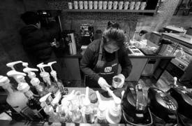 药企抢滩饮料市场　胡庆余堂在星巴克隔壁卖起了咖啡