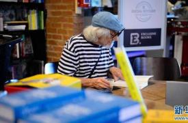 世界读书日：卖书卖餐卖咖啡　实体书店新选择