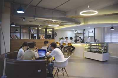 温职院的学生创客习惯在咖啡吧里进行创业交流
