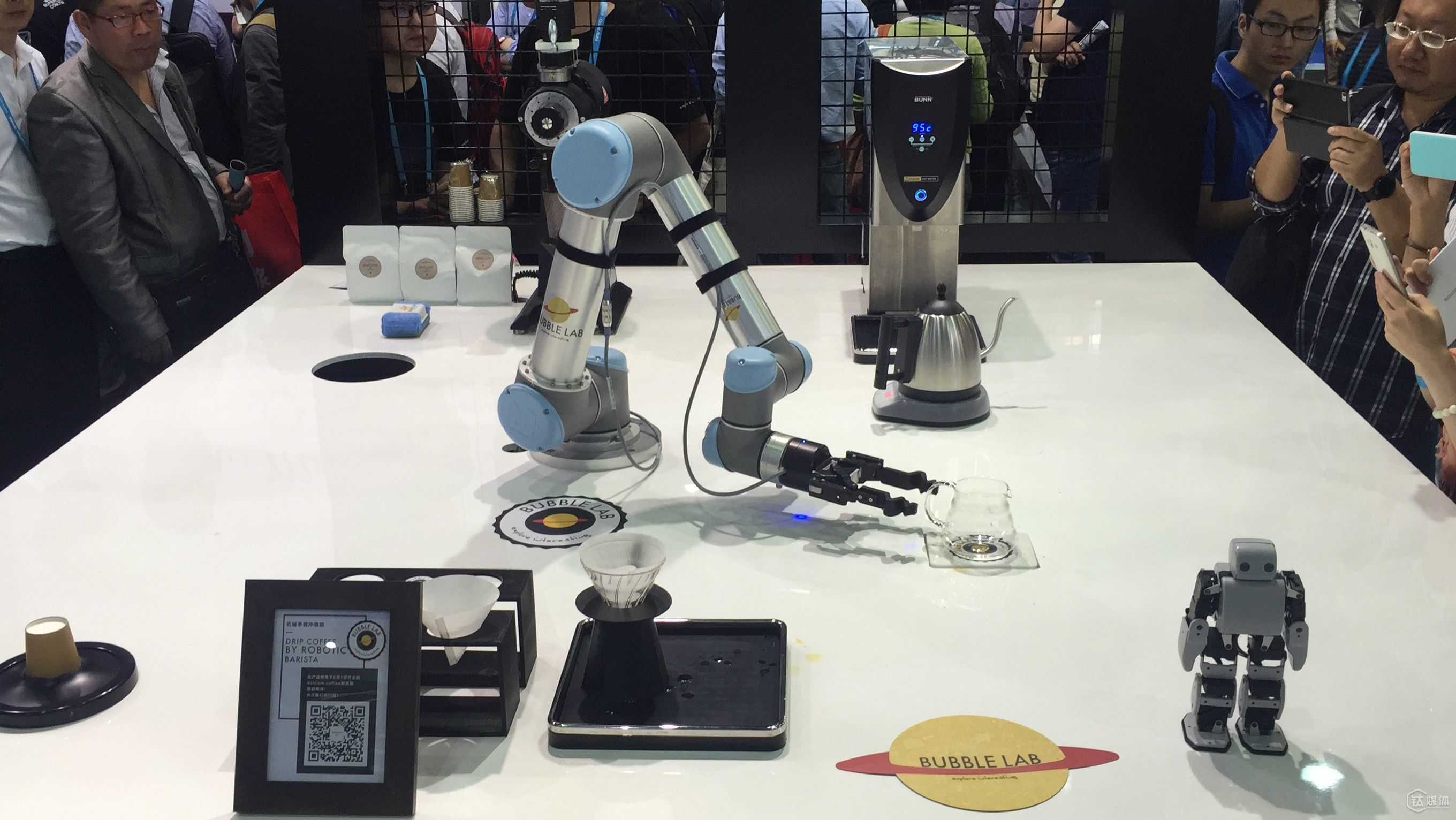 机器人冲咖啡