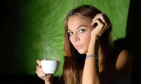 喝咖啡会让肤色变深？揭秘食物与肌肤的关系