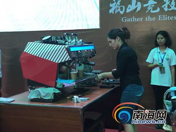 第五届中国福山咖啡杯国际咖啡师冠军赛选手比赛现场。
