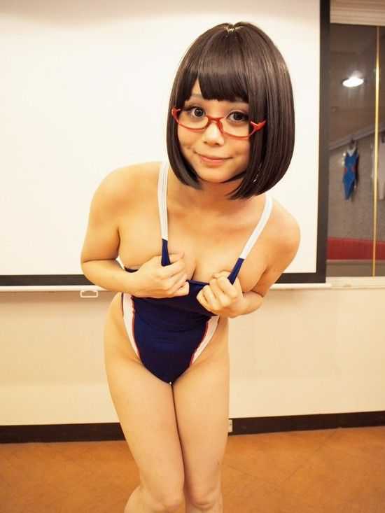 日本推出"竞技泳衣咖啡厅"，女服务生随你拍 3