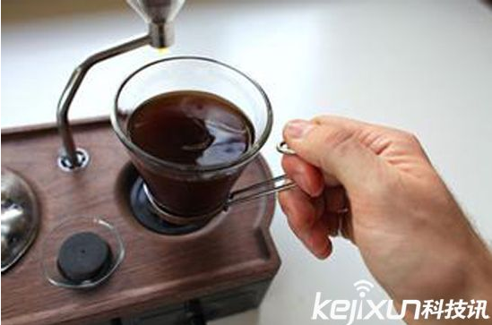 英国设计师设计咖啡闹钟 清晨被咖啡香唤醒