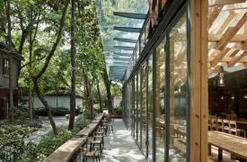 杭州这间咖啡馆，可以去体验木结构下的光影