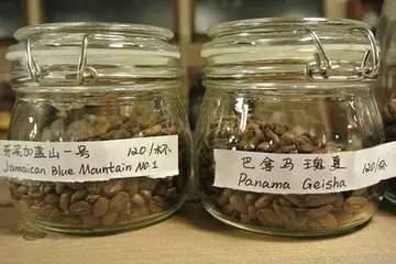 蓝山咖啡豆和瑰夏咖啡豆