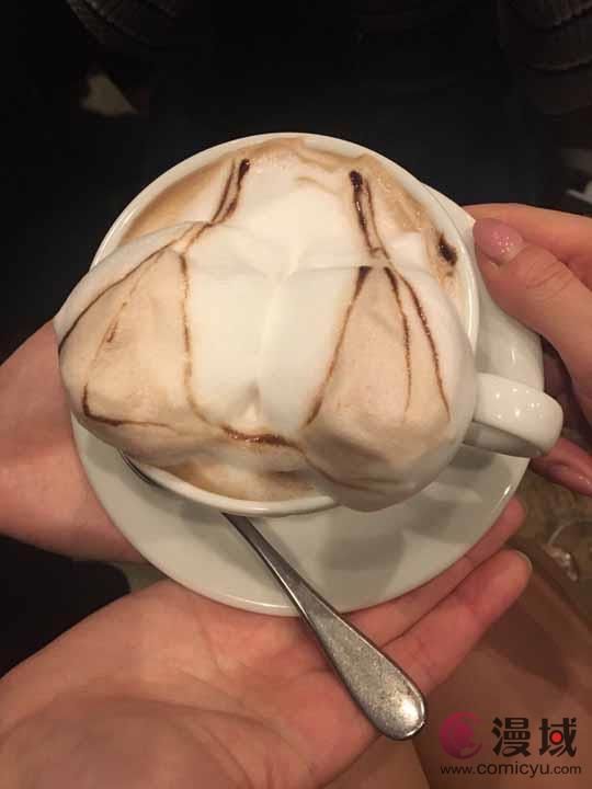 日本某咖啡厅推出奇葩拿铁咖啡