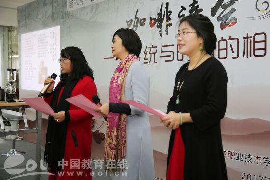 工会女职委、各工会小家老师代表现场朗诵诗文