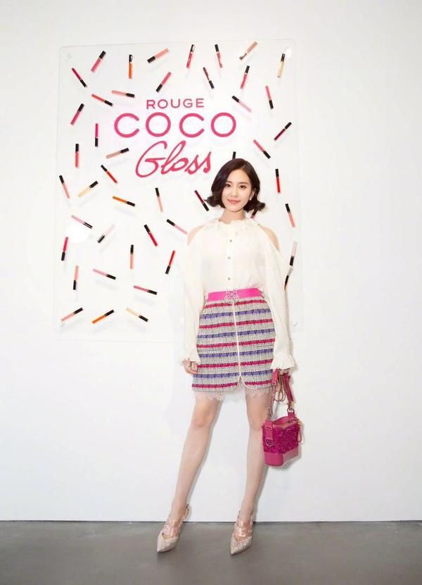 香奈儿中国彩妆形象大使刘诗诗在 COCO Cafe