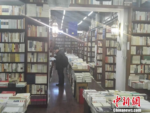 北京万圣书园店内