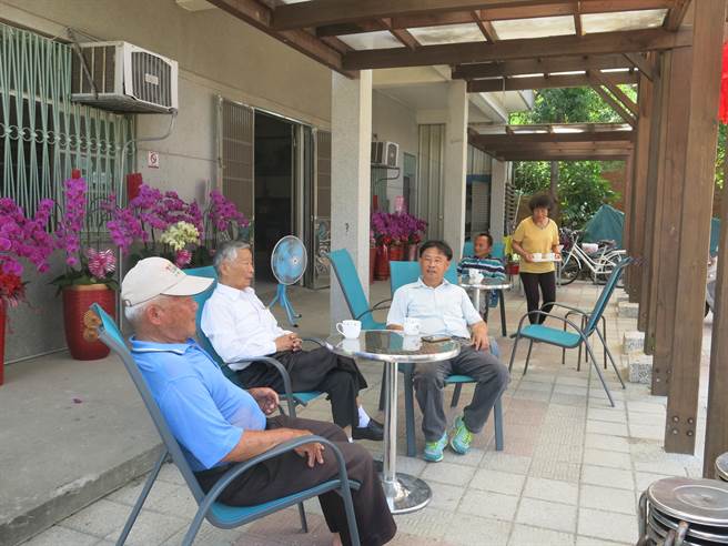 嘉义县新港乡古民村荒废20年的托儿所变身咖啡馆，让居民、游客以咖啡串起情感。