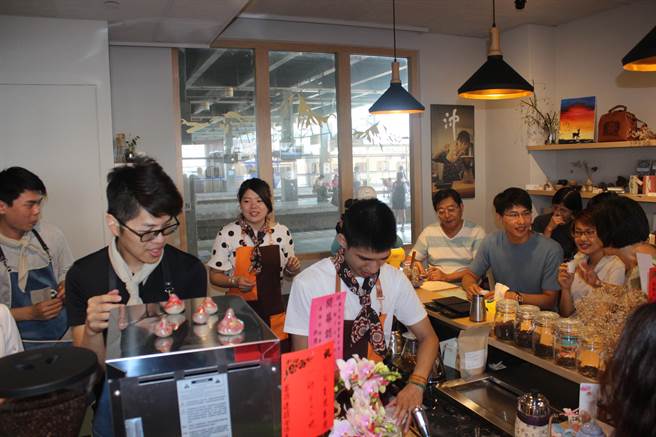 育达科技大学结合苗栗在地青年在竹南火车开设咖啡馆