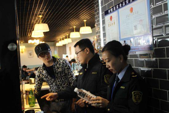 延边出入境检验检疫局对机场咖啡店进行卫生许可审核