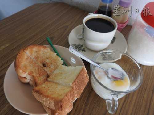 热咖啡、烤面包、半生熟鸡蛋，是不论贫富皆喜欢的廉价美食