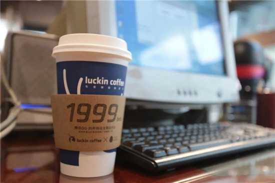瑞幸咖啡和腾讯联手打造的首家互联网创业怀旧主题店——1999beta网红咖啡店4