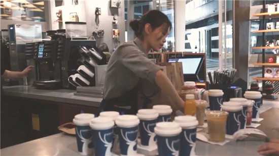 瑞幸咖啡和腾讯联手打造的首家互联网创业怀旧主题店——1999beta网红咖啡店9