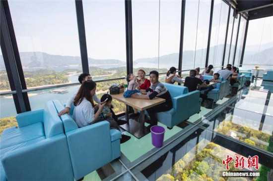 江西庐山西海建99米“高空咖啡屋”