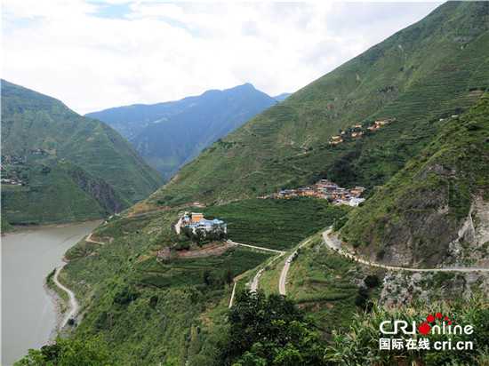 位于大山深处的朱苦拉村