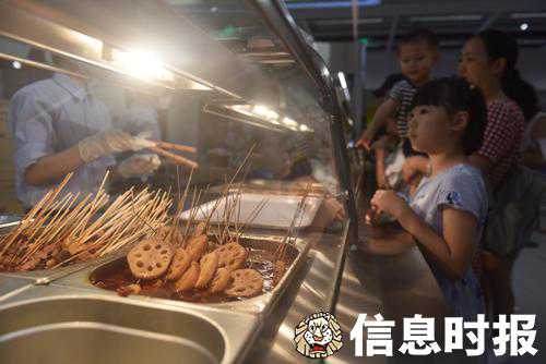 宜家小吃屋提供火锅串串等特色食物