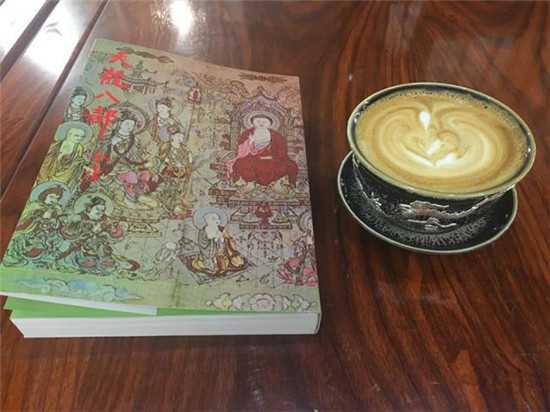 在这里可以边阅读金庸武侠小说，边品尝中国茶具泡的咖啡。