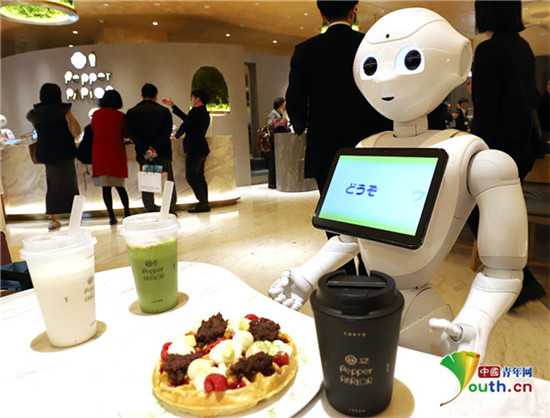 日本机器人在咖啡馆里“打工” 通过“察言观色”推荐菜单3