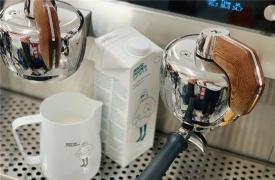 5个步骤在家做一杯燕麦肉桂冰咖啡