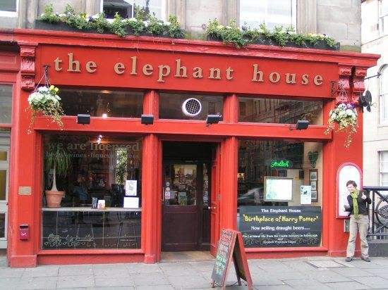 英国爱丁堡的大象咖啡屋，J·K·罗琳也曾在某张临窗的桌前伏案工作