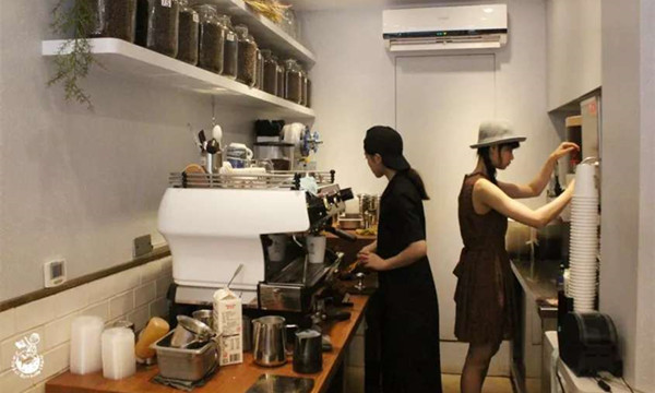 COFFEE MOON 咖啡店